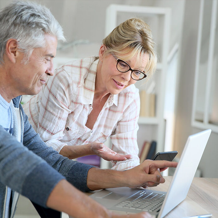 couple-looking-at-computer-together-fixed-indexed-annuities-nashville